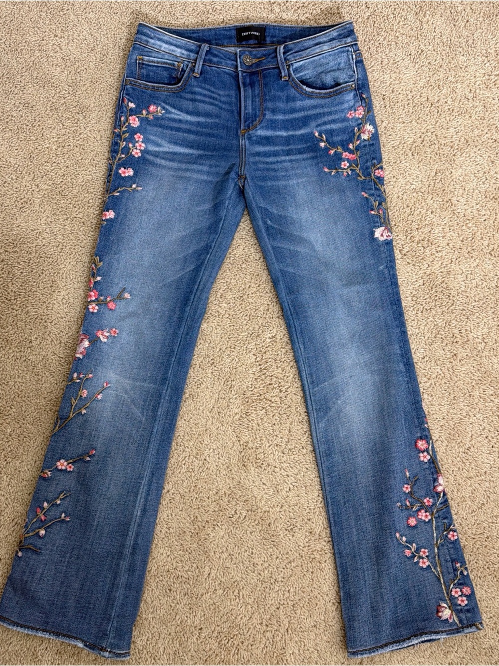 🏛️Driftwood Kelly Cherry Blossom Embroidered JeansCondition: EUC 26.